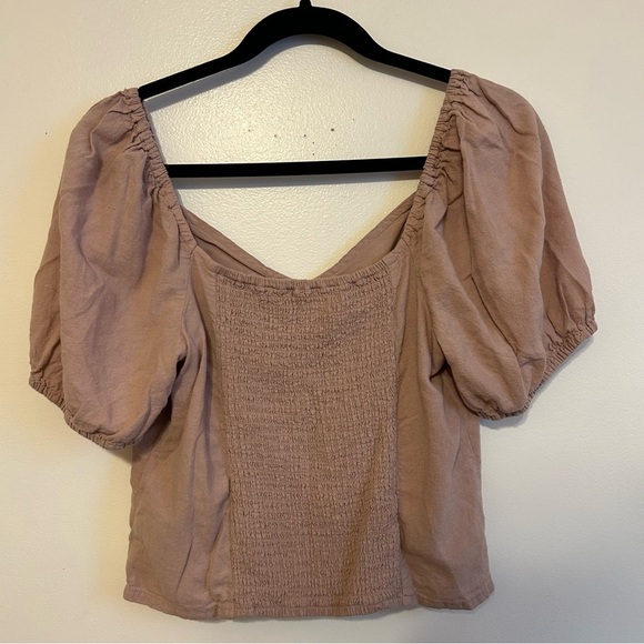 Abercrombie & Fitch • Button-Down Puff Sleeve top - Picture 5 of 7